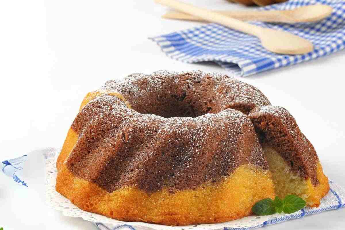 Aveva ragione la nonna, con questo ciambellone bicolore ho preso tutti per la gola: da ripetere a tutti i costi