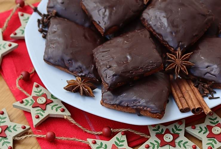 Biscotti con cioccolato e stelle di Natale