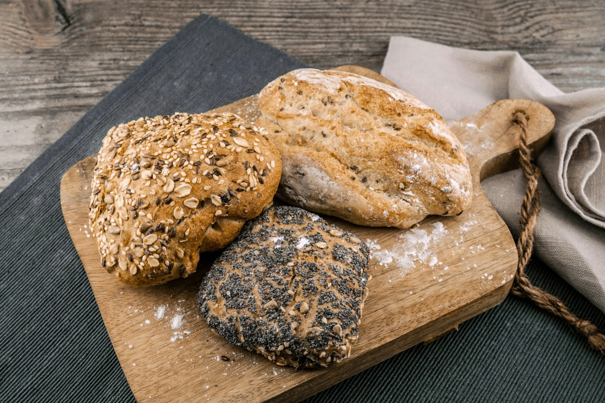 Con un solo ingrediente in più puoi preparare in casa del pane spaziale: una fetta tira l'altra