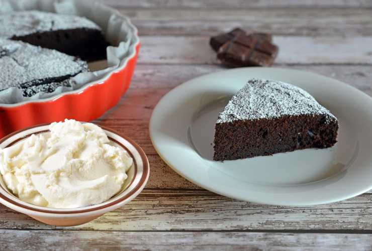 fetta di torta ricotta e cioccolato