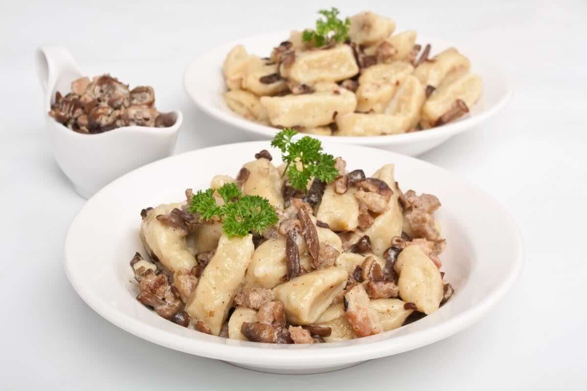 Gnocchi funghi e salsiccia