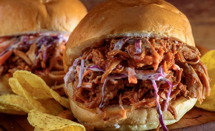 panino ripieno di pulled pork