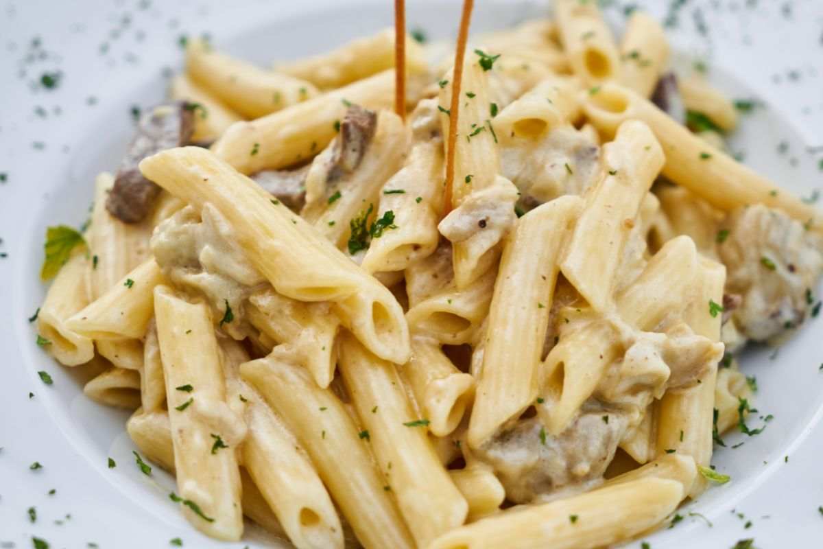 Ho preparato il pranzo in 20 minuti ed è piaciuto a tutti, ecco come ho preparato la pasta con i funghi