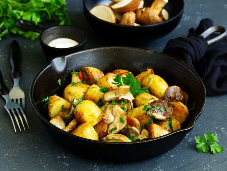 patate e funghi in padella 