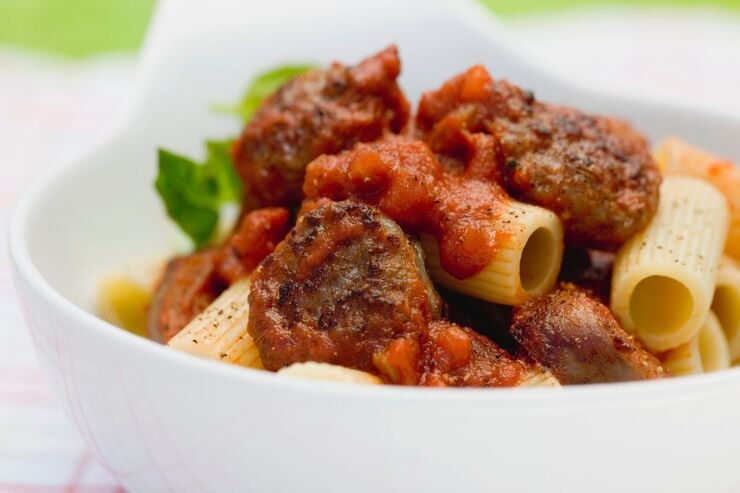 Rigatoni con sugo, salsiccia 