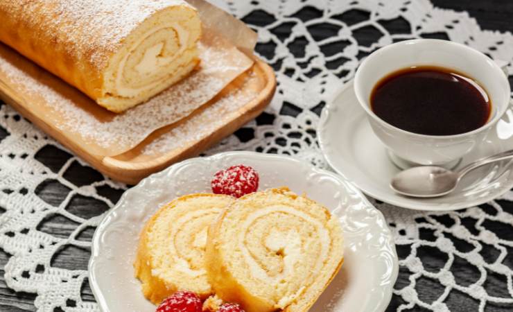 rotolo dolce con ripieno di crema