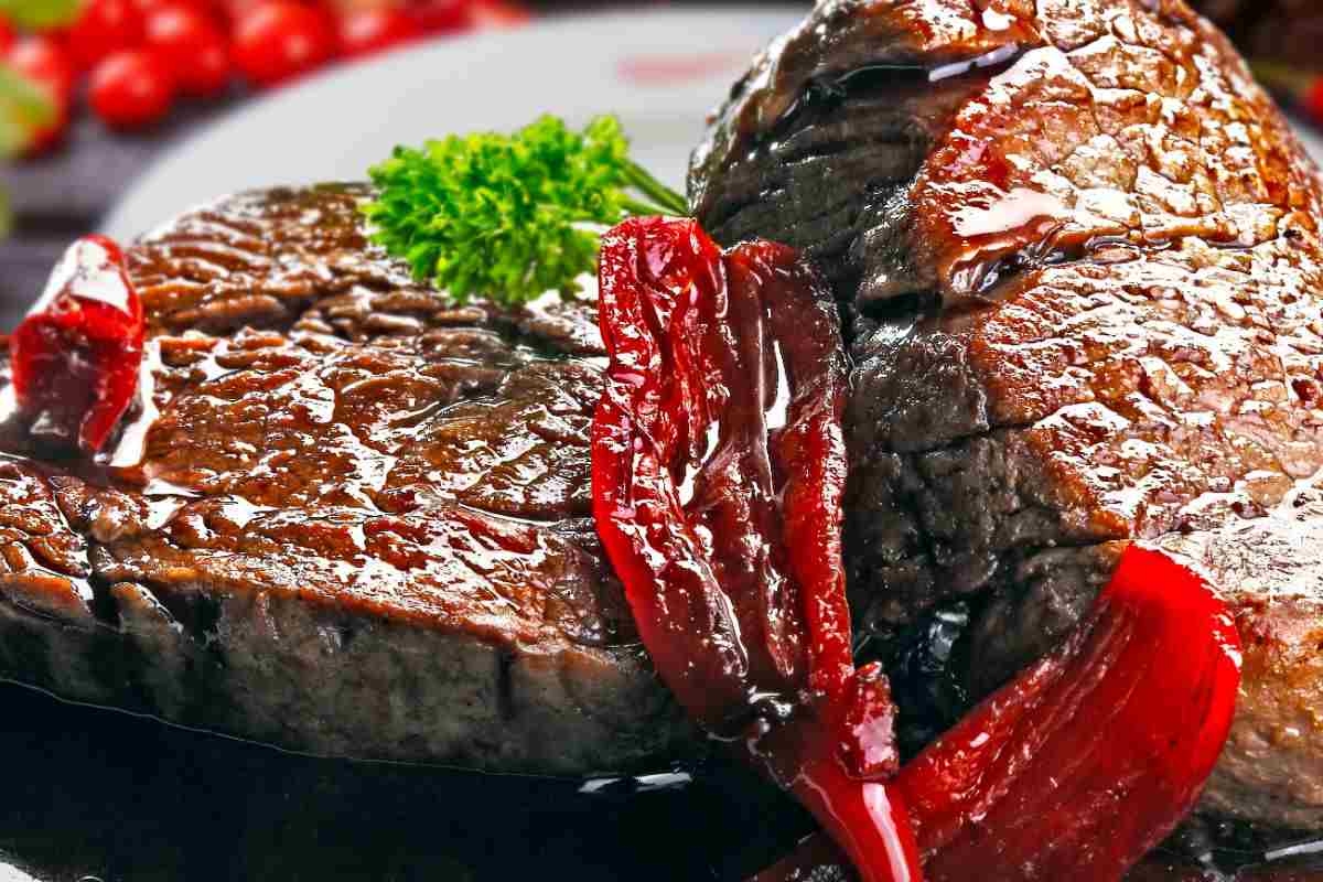 Per condire la carne e renderla più buona dovresti provare la salsa al vino rosso