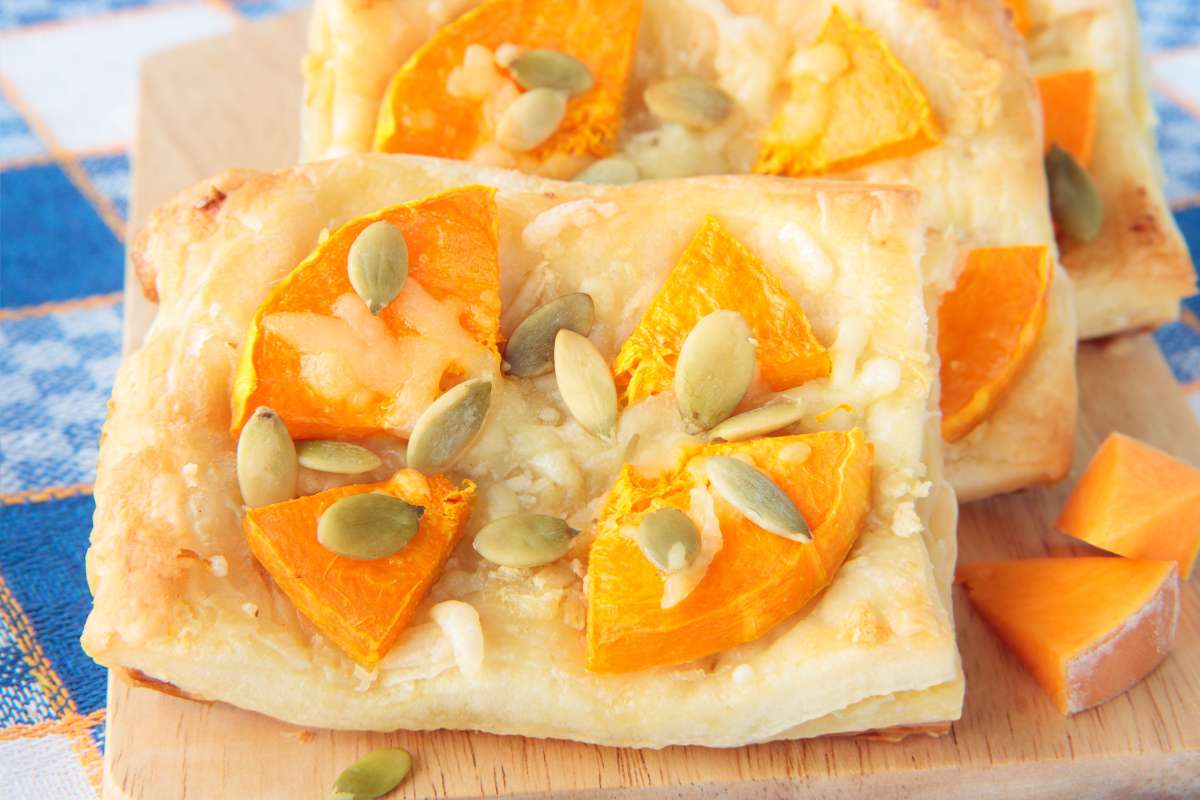 sfogliette salate con zucca e formaggio