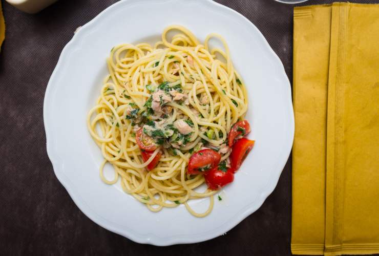 spaghetti aglio olio tonno