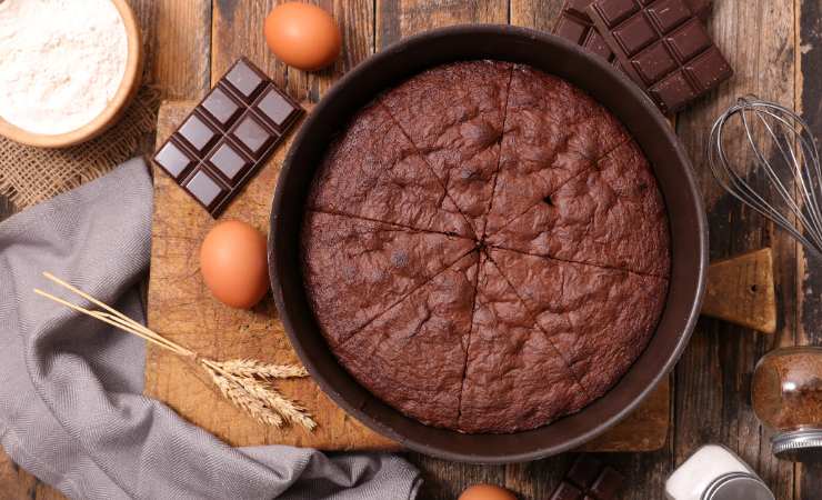 torta al cioccolato con ingredienti