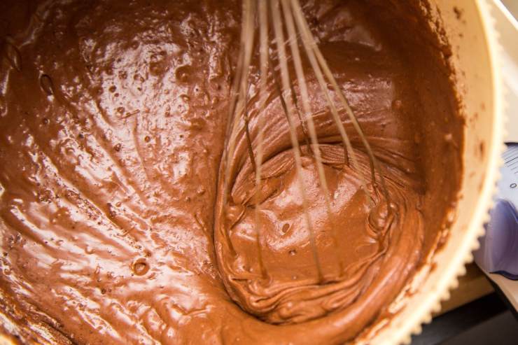 impasto al cacao di una torta