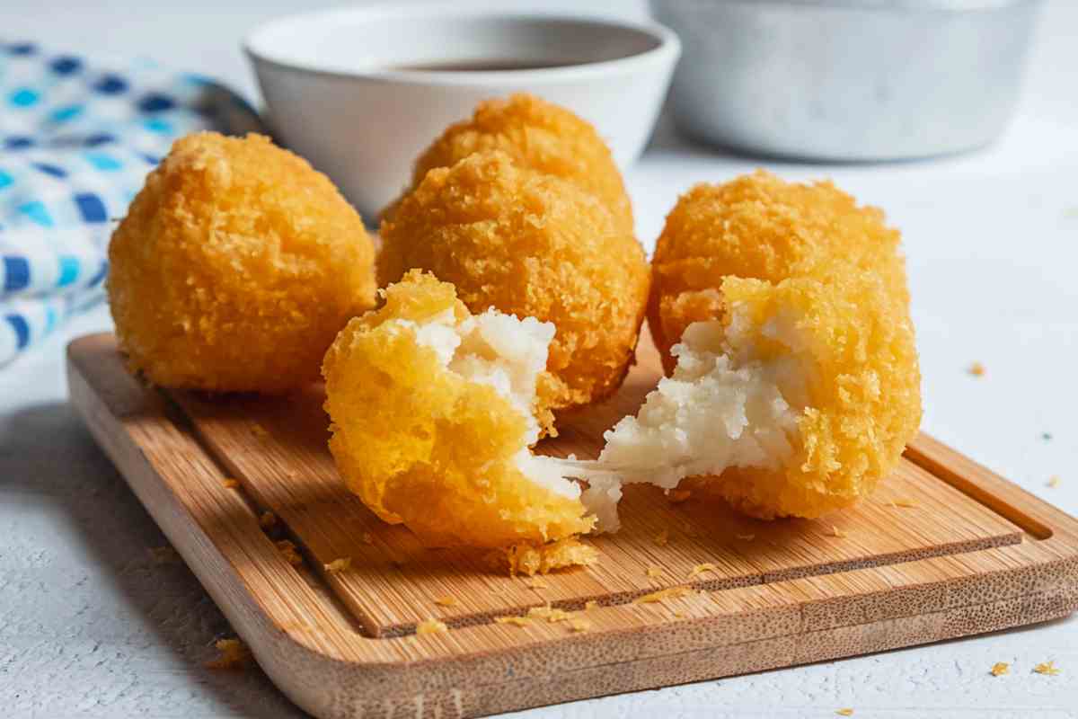 Bocconcini di mozzarella fritti