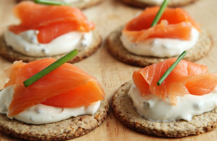 Salmone affumicato su crostini