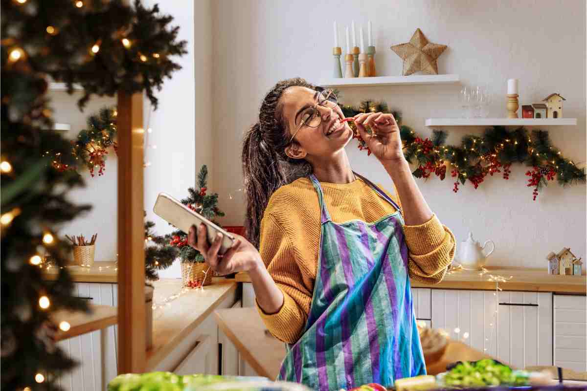 Una donna che cucina a Natale