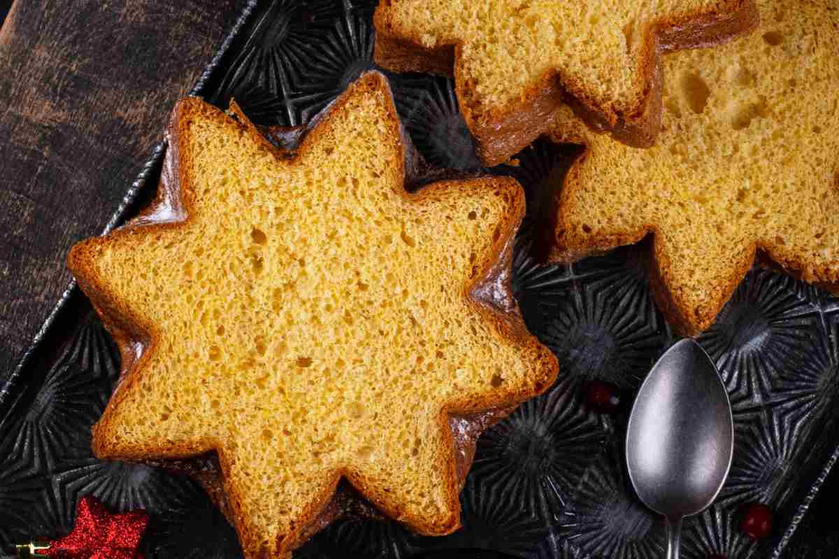 Ho trasformato il classico pandoro in un dessert sopraffino con un solo ingrediente che avevo in dispensa