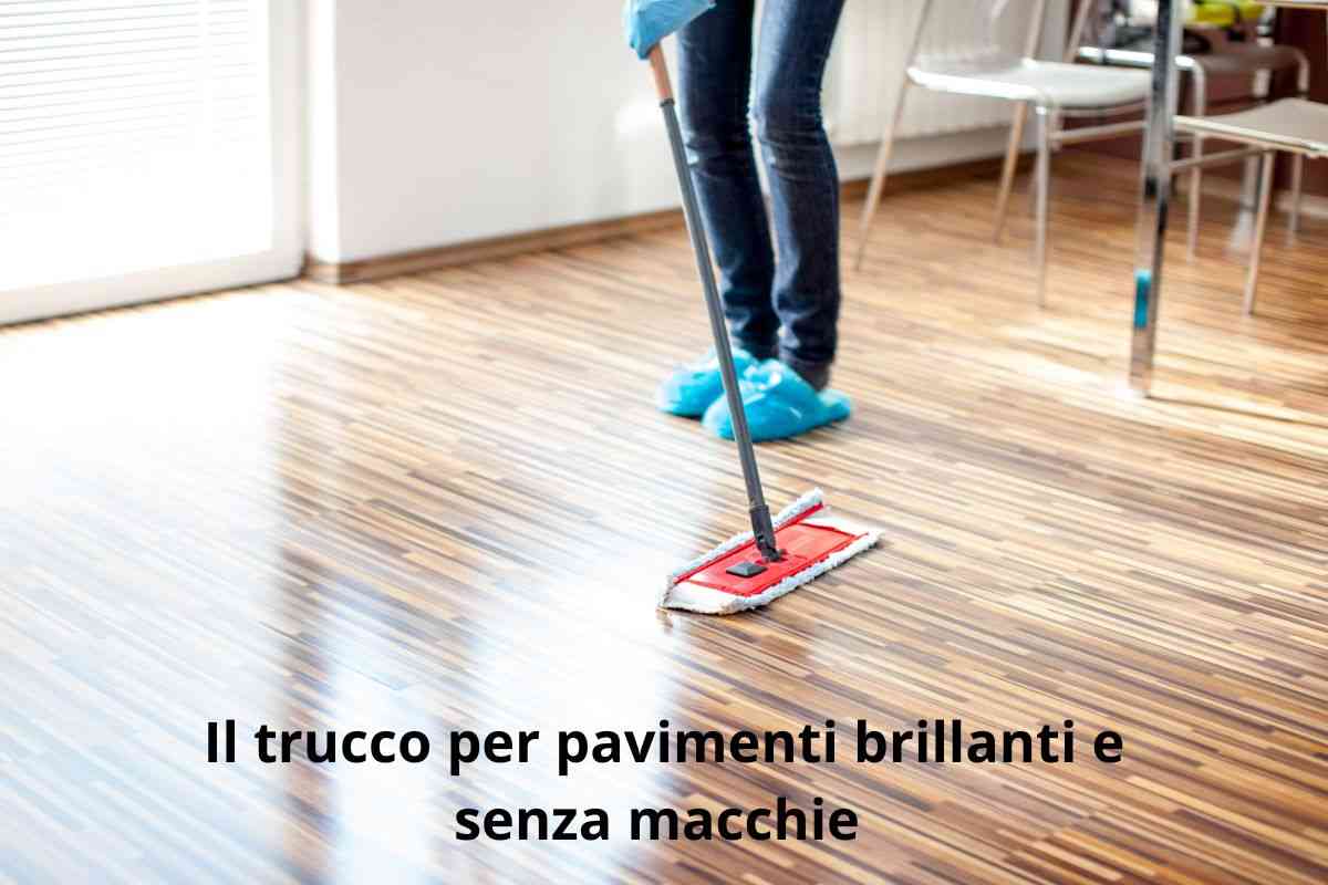 Le macchie sul pavimento in legno ti fanno impazzire? Non servono quei costosi trattamenti che ti vogliono vendere: bastano 2 euro