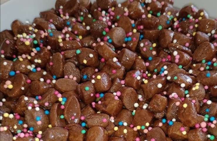 Struffoli di cioccolata pronti