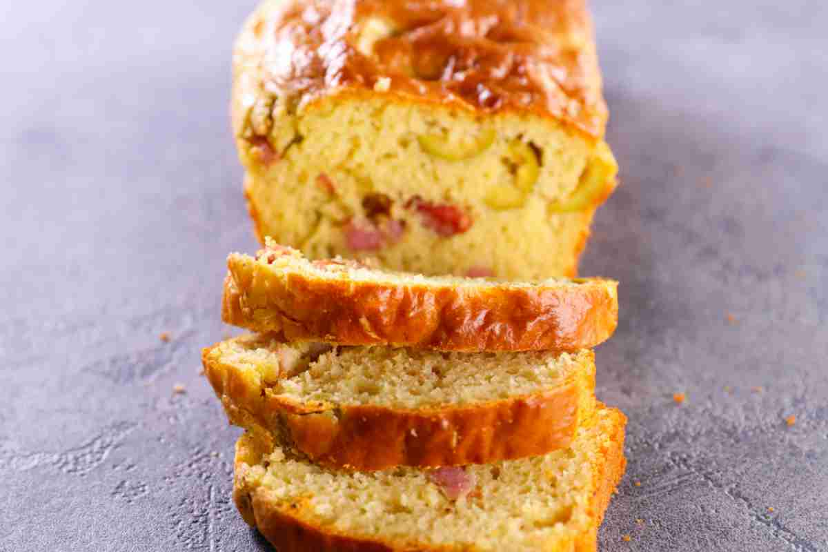 Plumcake salato al prosciutto cotto tagliato a fette