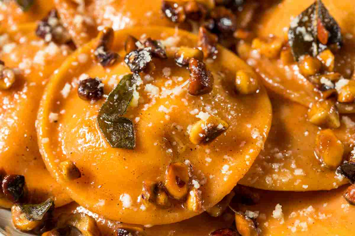 Ravioli di zucca burro e salvia visti da vicino