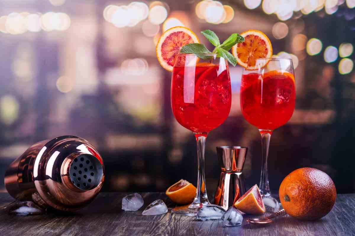 Spritz di Natale, la ricetta delle feste per un aperitivo colorato con cui stupire tutti gli amici e i parenti