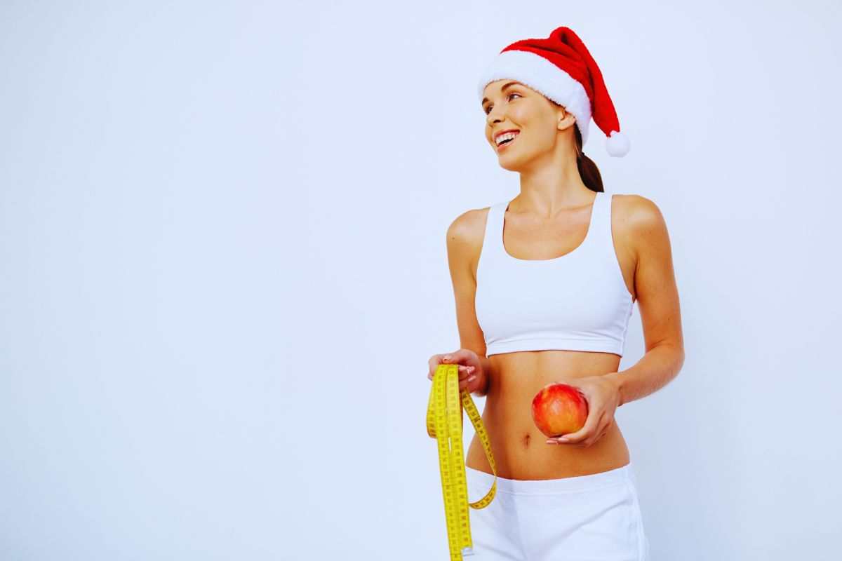 ragazza con cappello di natale