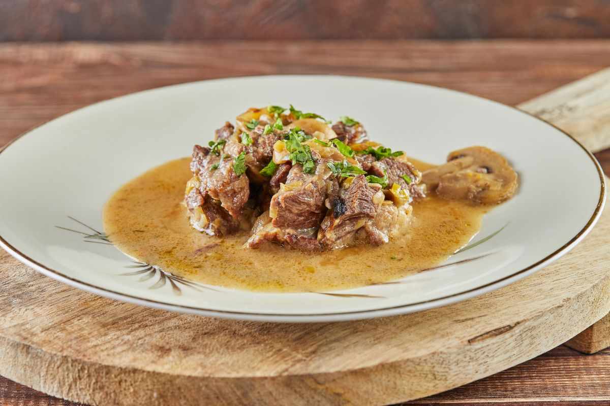 piatto di ossobuco di tacchino in bianco