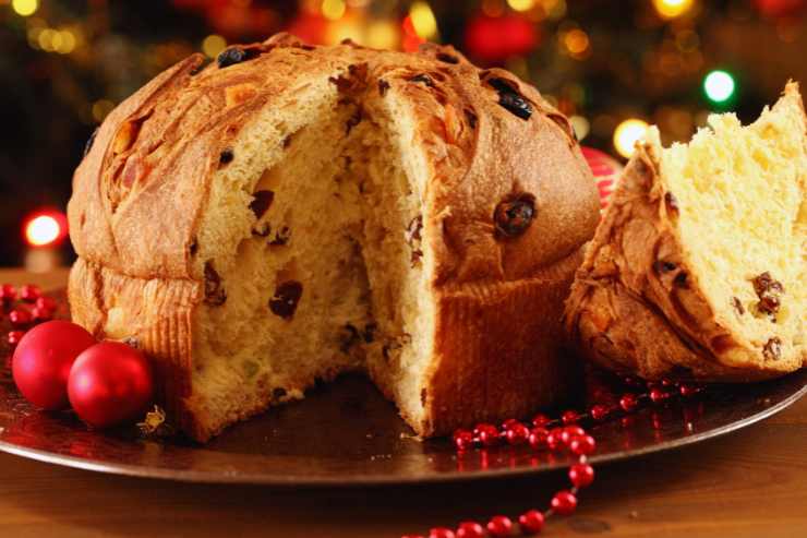 panettone sul vassoio