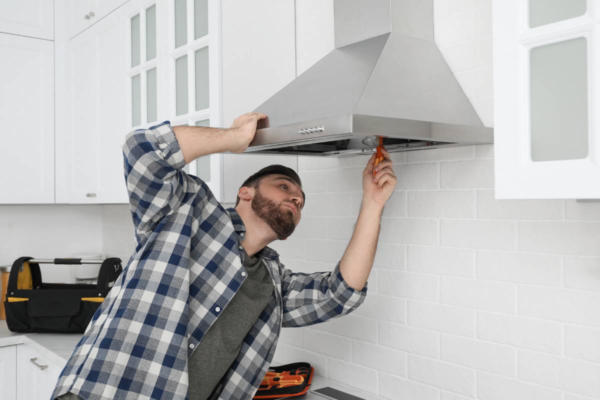 Uomo in cucina