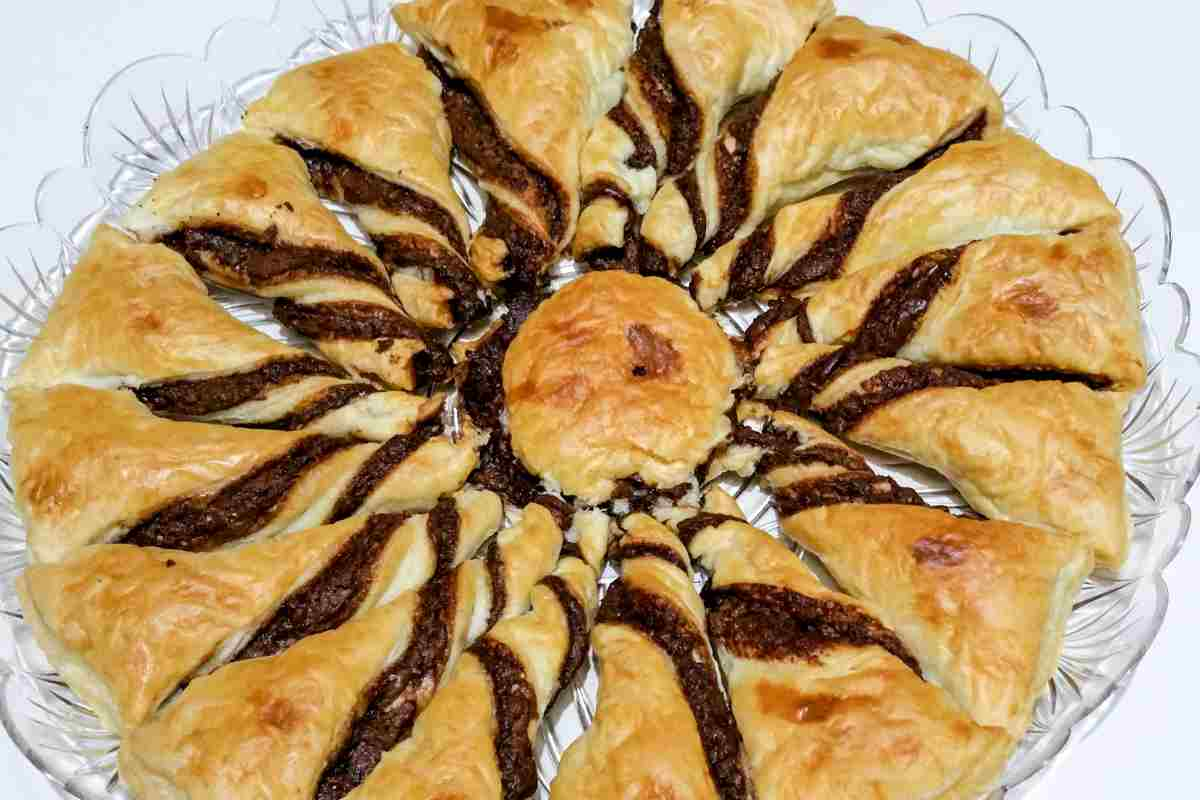 Torta di pasta sfoglia a forma di sole