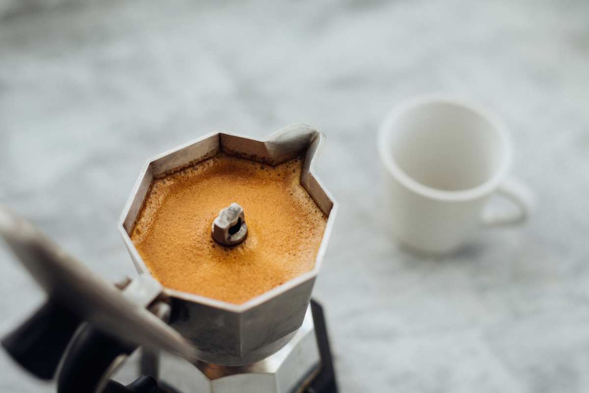 Impazza la nuova Moka per cialde di Caffè Borbone, ma è veramente pratica da usare? Il video mostra la verità