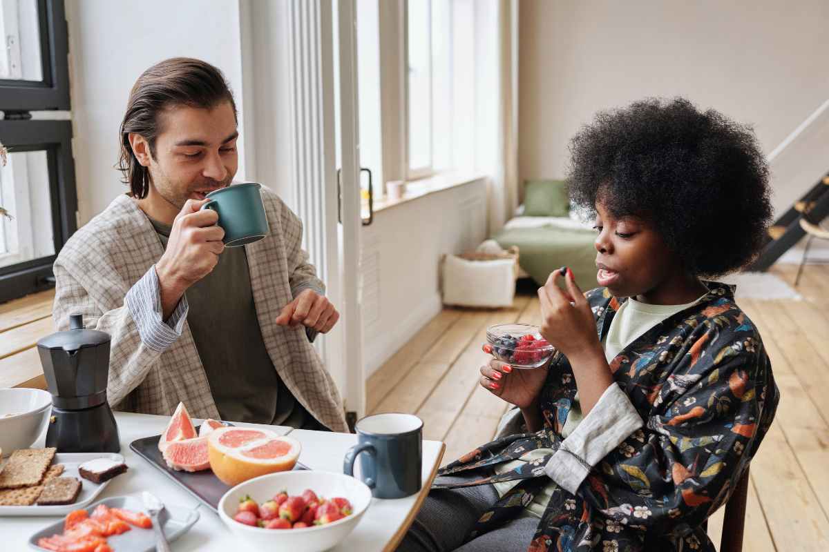 coppia che fa colazione