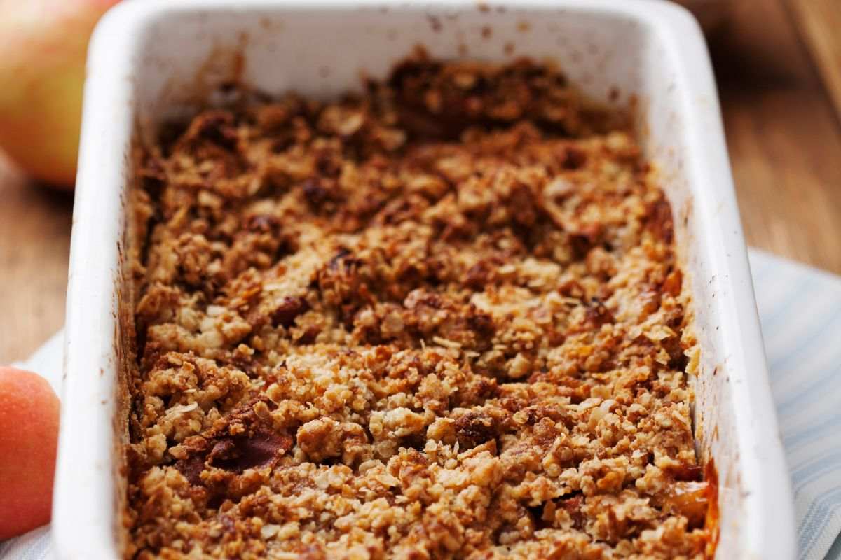 teglia con crumble di mele