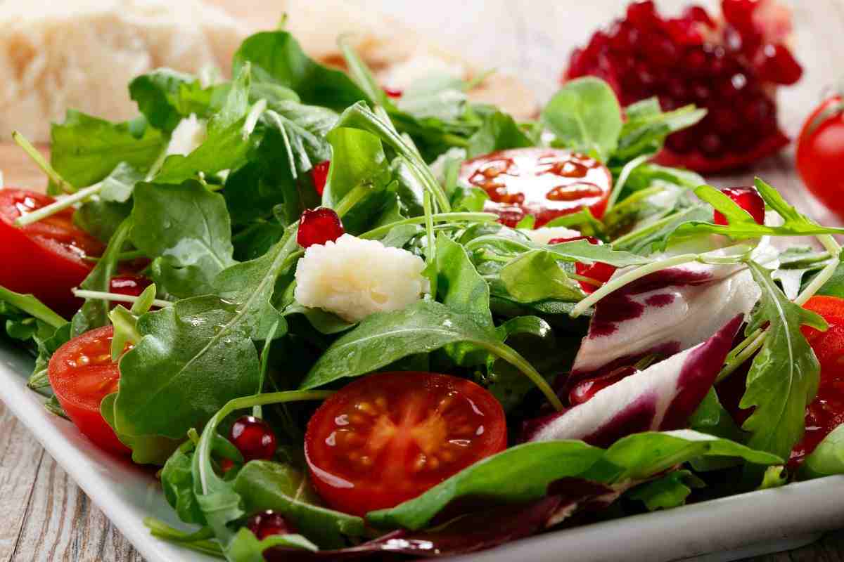 insalata con pomodoro e parmigiano