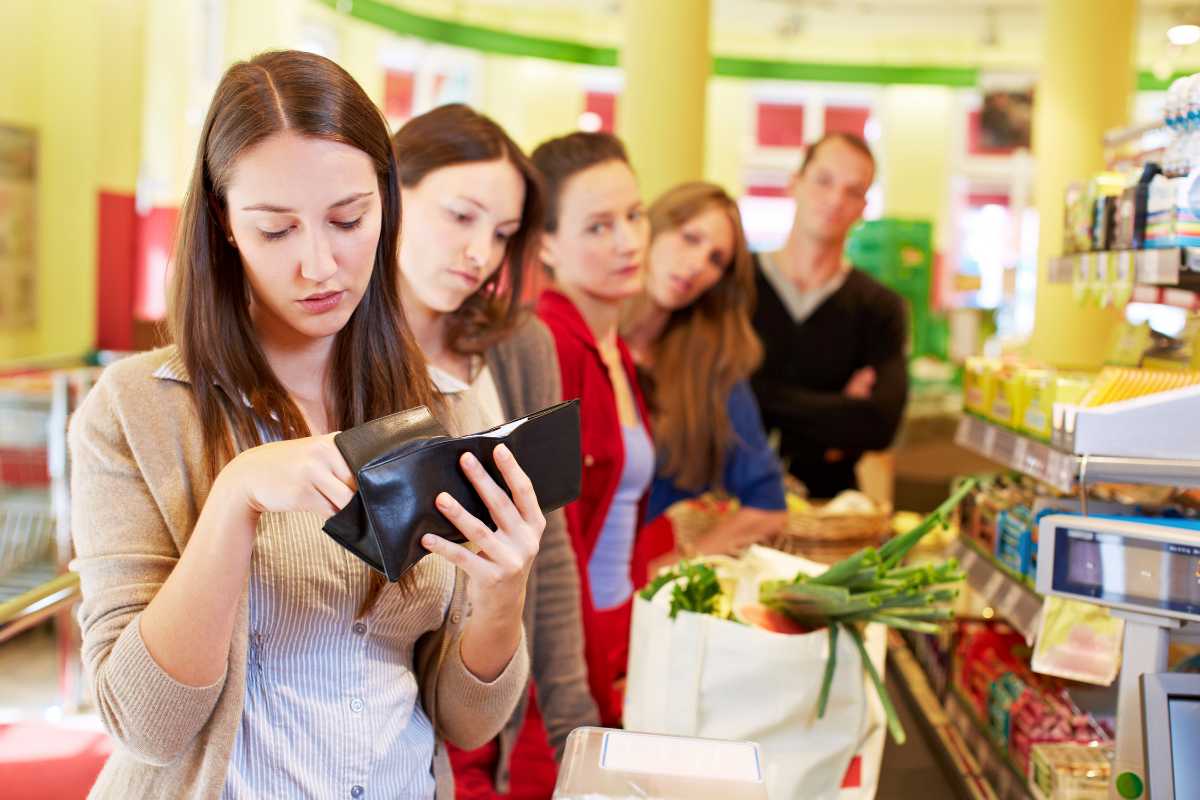 Ero stanco di fare sempre la coda al supermercato, grazie a questo trucco risparmio tempo e denaro