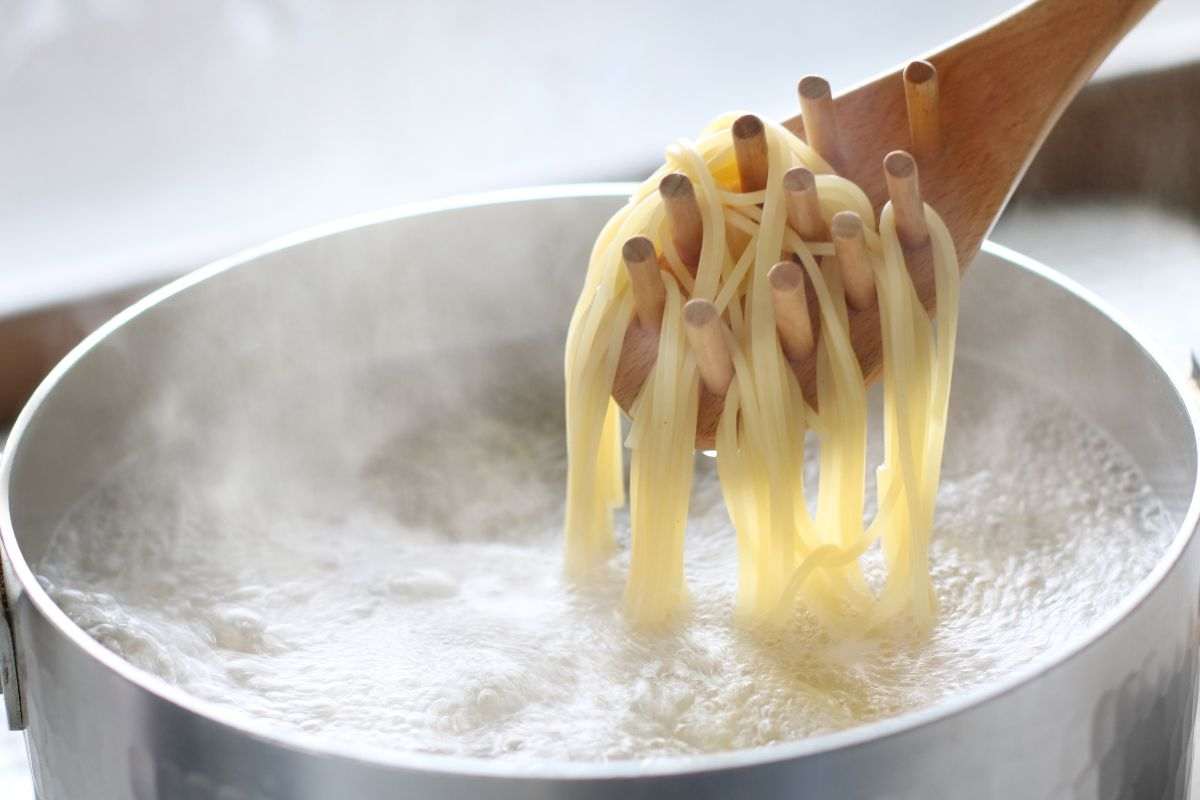 spaghetti cotti con mestolo