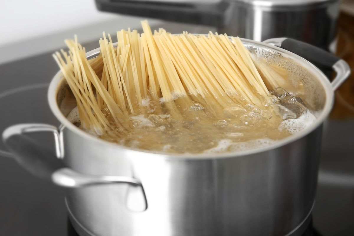 spaghetti in acqua bollente