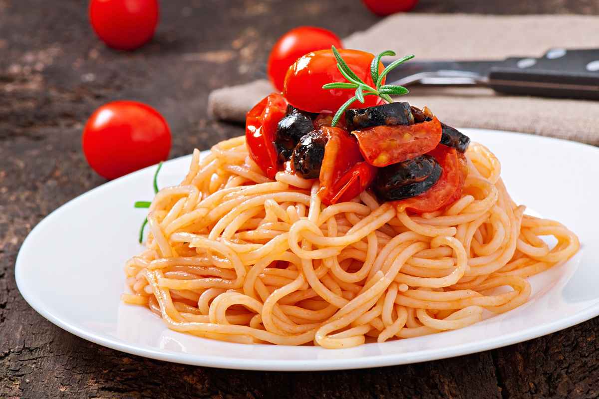 spaghetti pomodori e olive