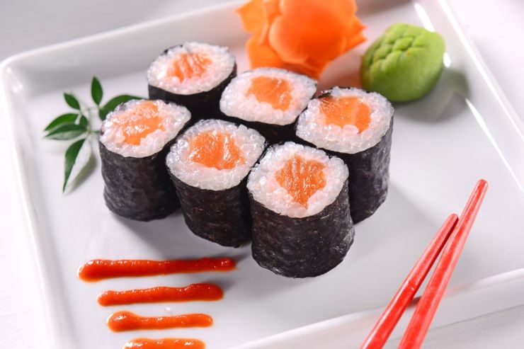 piatto con sushi 