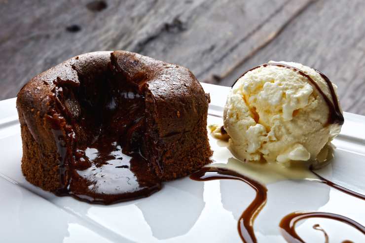 tortino al cioccolato e gelato