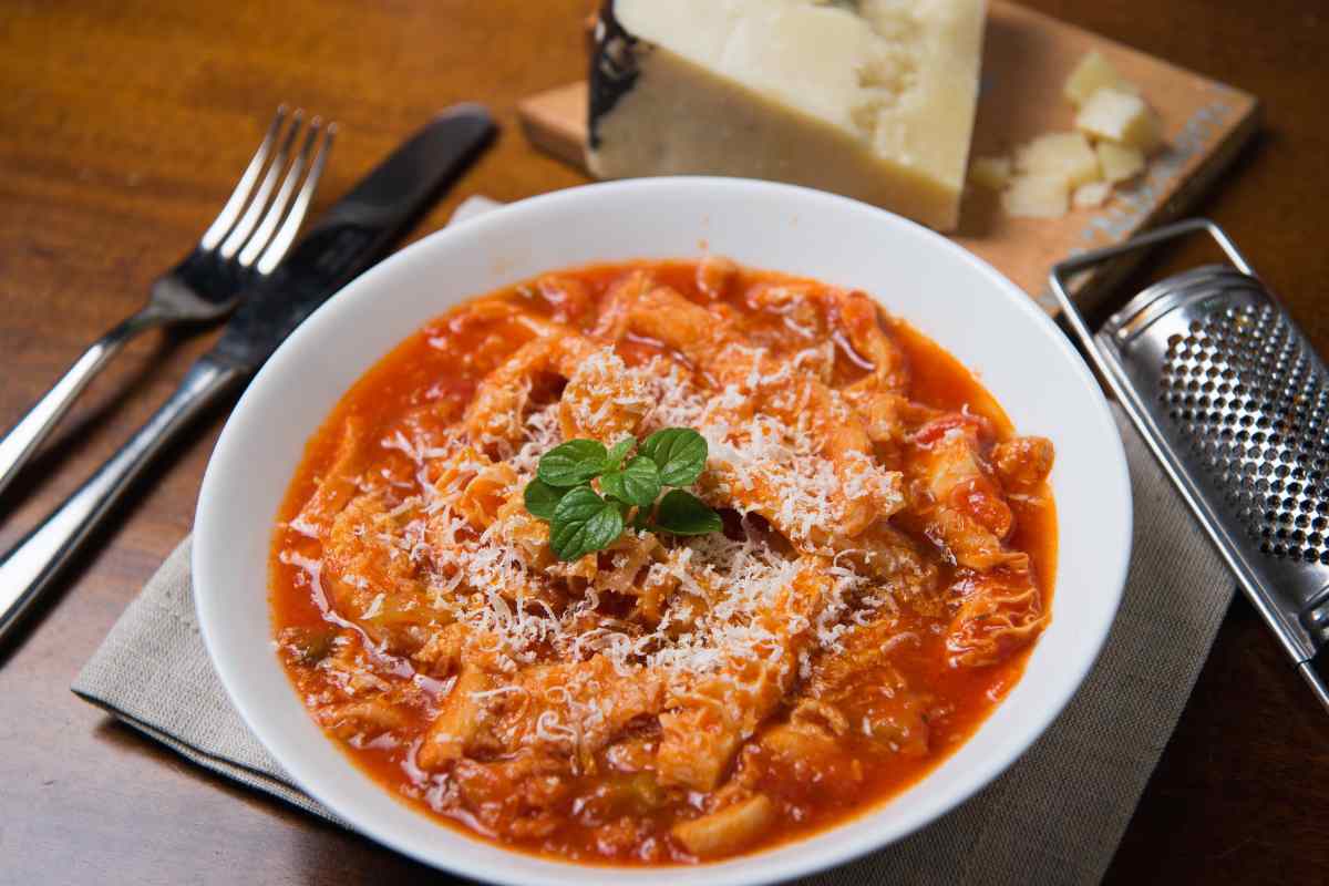 La trippa alla romana è sempre buonissima, ma devi farla come in trattoria: sugosa e ricca con la ricetta della nonna