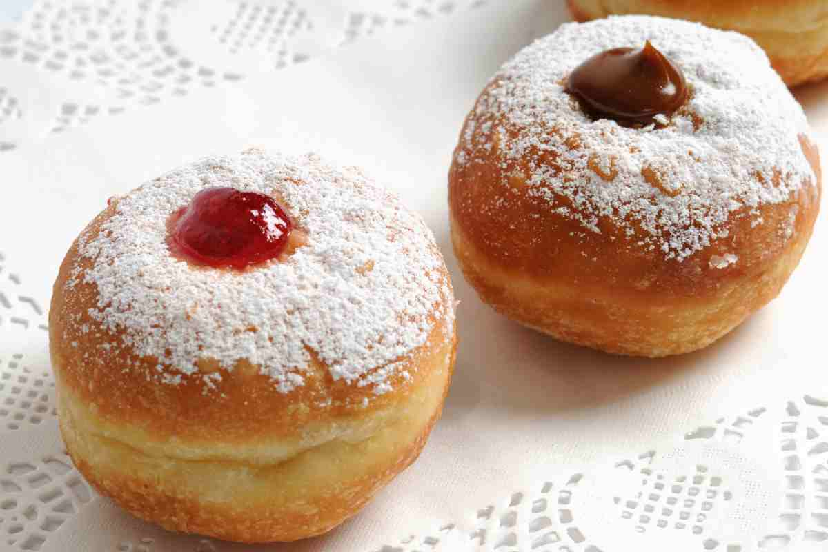 Bomboloni farciti con marmellata e nutella