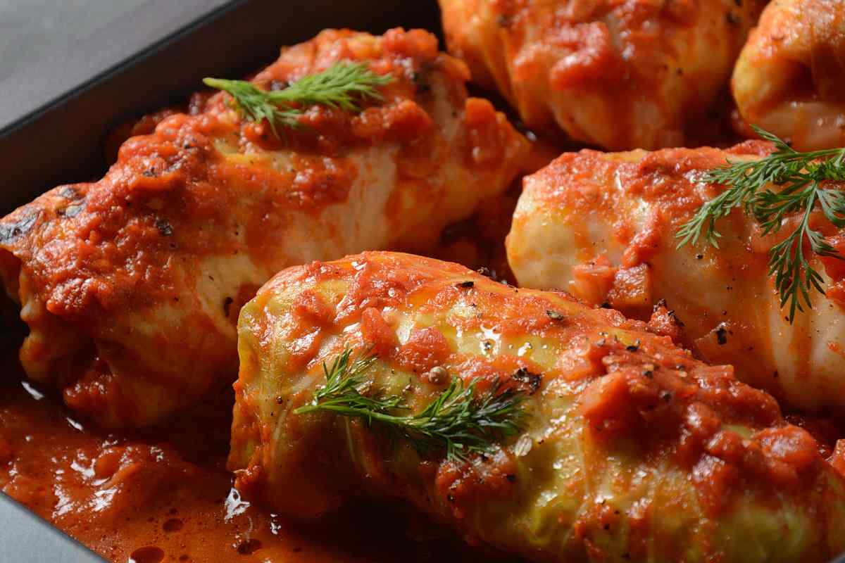 Involtini di verza al sugo cotti al forno