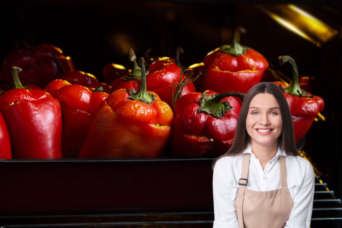 Teglia con peperoni in forno e donna con grembiule