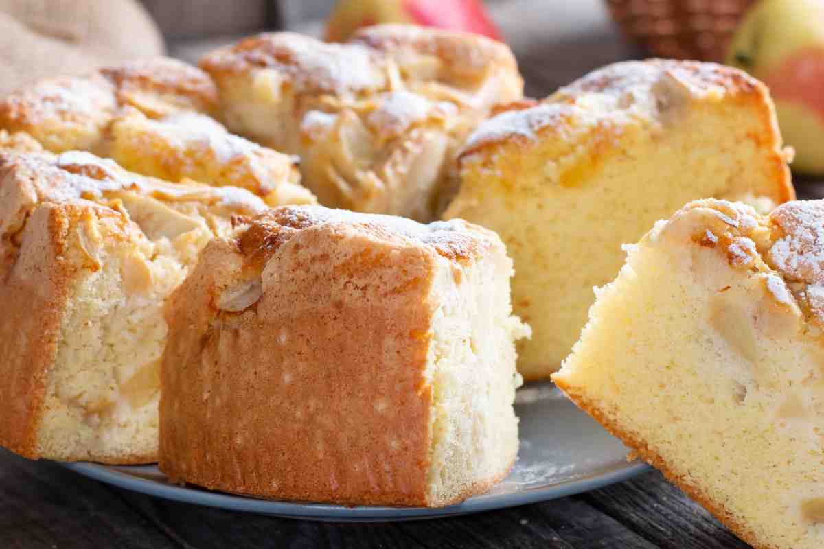 A merenda non rinuncio a una golosa torta fatta in casa, ma stavolta l’ho fatta senza uova né burro ed è venuta leggerissima