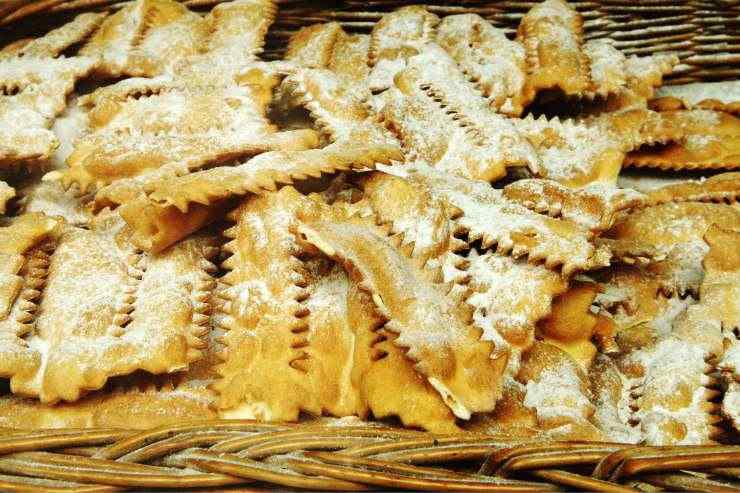 chiacchiere nel cesto