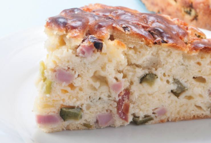 fetta di plumcake salato con verdure 