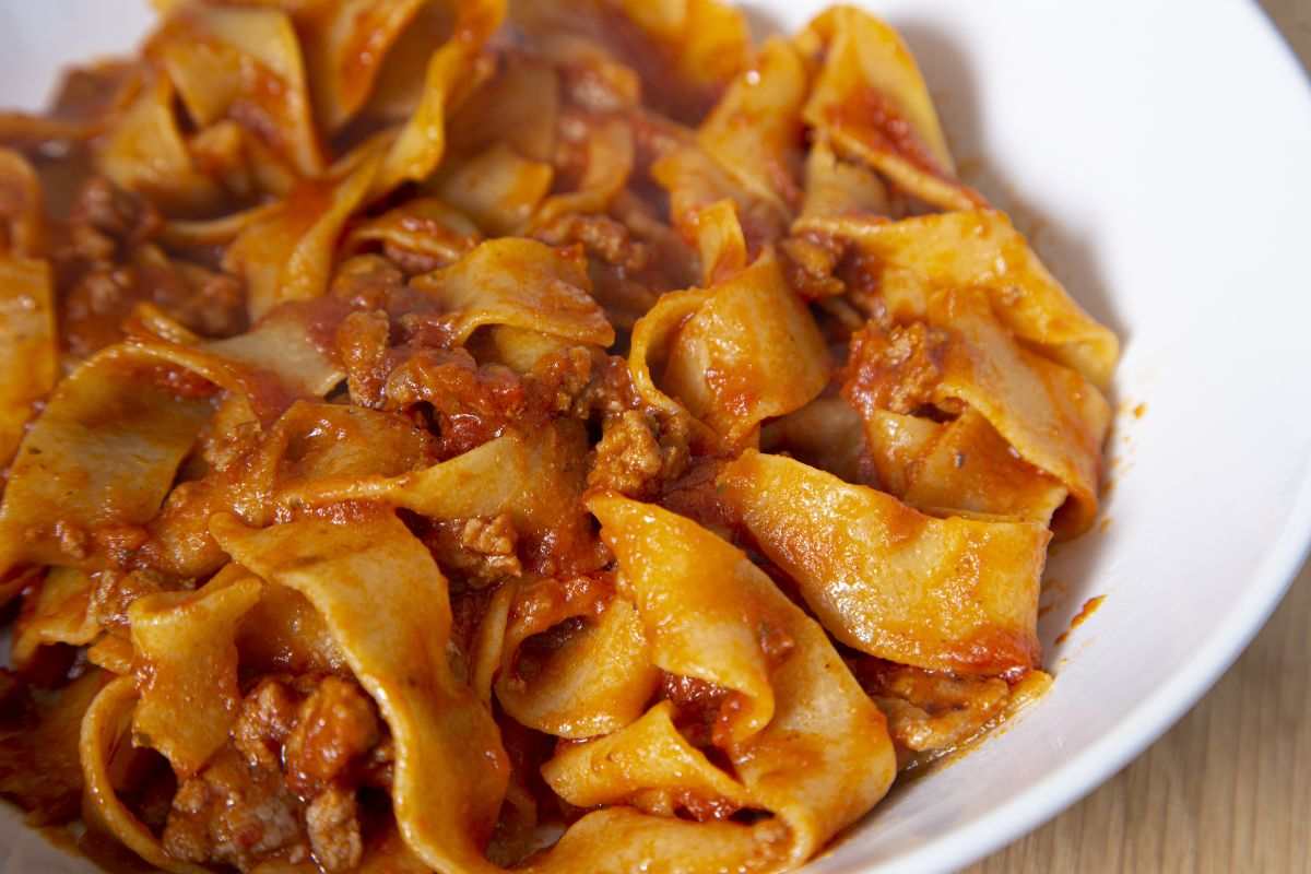 Pappardelle con ragù di seitan, il piatto veloce vegetale che piacerà a tutti