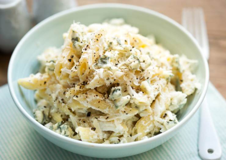 piatto di pasta e zucchine cremoso