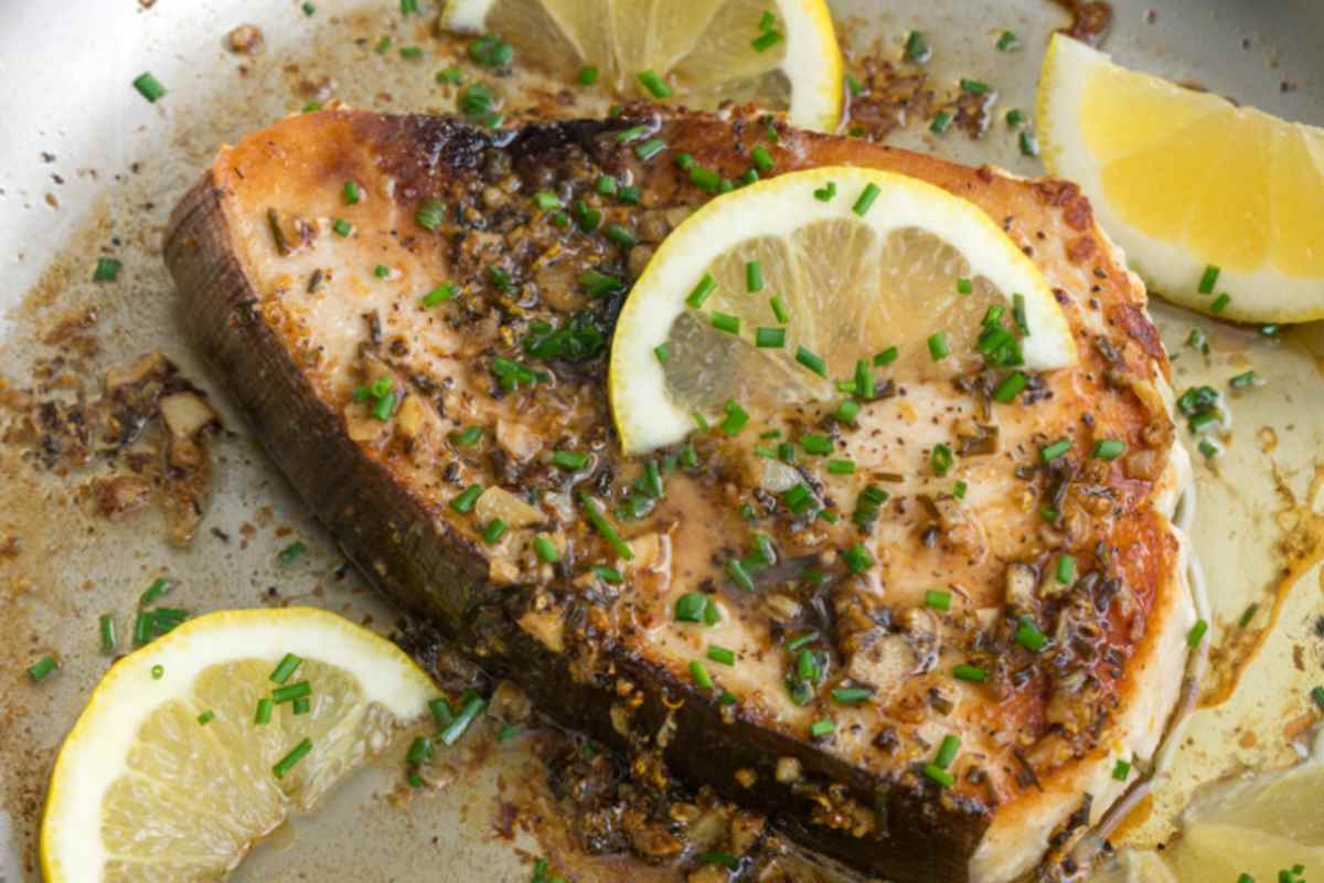 pesce spada in padella con limone e spezie