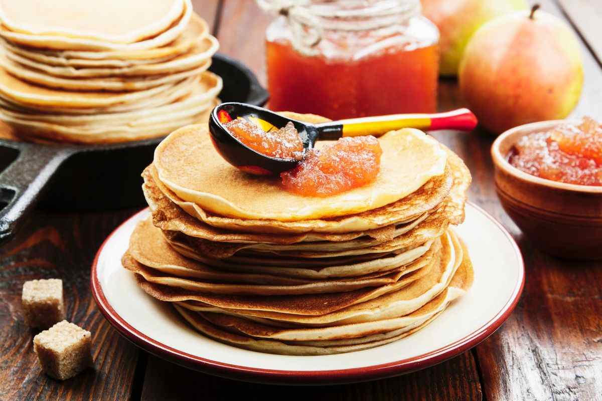 crepes con marmellata in superficie